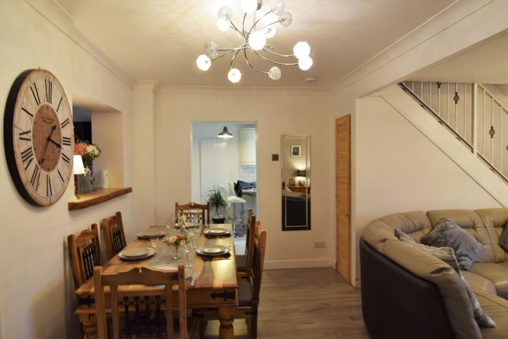 Mikes At Menai - Stylish & Spacious 3 Bed House In Menai Bridge. Exterior foto