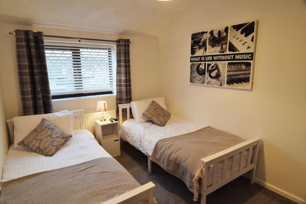 Mikes At Menai - Stylish & Spacious 3 Bed House In Menai Bridge. Exterior foto