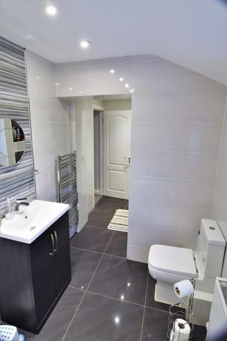 Mikes At Menai - Stylish & Spacious 3 Bed House In Menai Bridge. Exterior foto